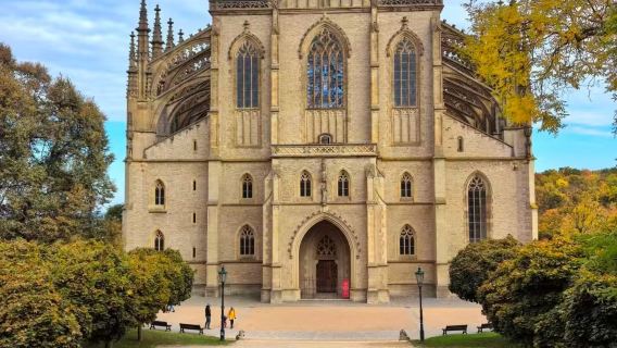 Praga + Cattedrale di Sedlec + Cattedrale di Santa Barbara + Corte italiana - tour di un giorno