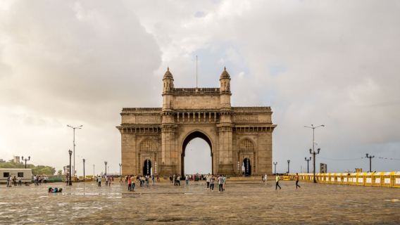 Mumbai: Full-Day Private Tour in AC Car with Driver & Guide