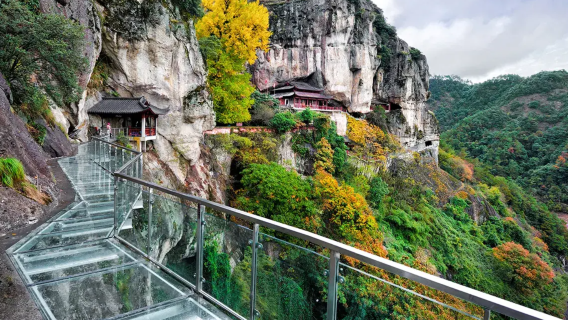Von Hangzhou aus: Tagesausflug nach Jiande Daciyan Scenic Area + Altstadt von Yanzhou mit Privattransfer