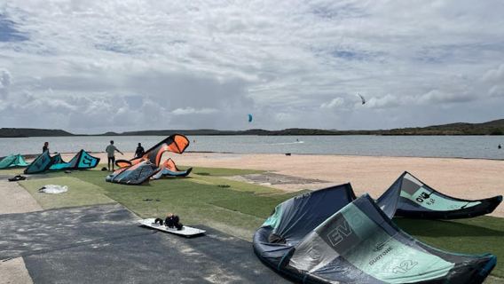 Curacao: Kiteboarding Lessons and Equipment Rental