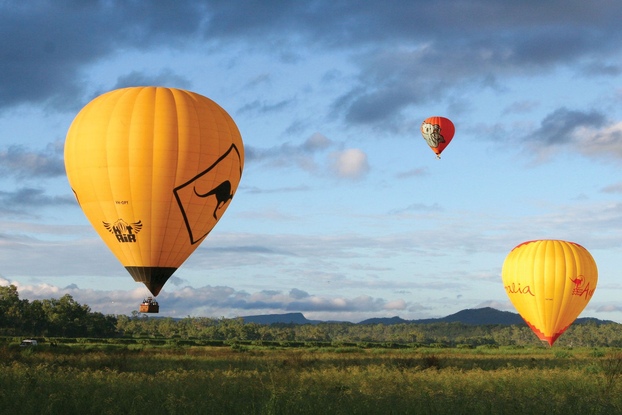 Cairns hot air balloon ride with sunrise views - 40–60 min flight experience (includes taxes + optional hotel transfers)