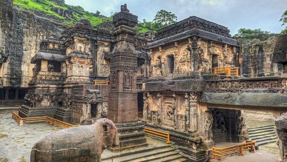 Desde Bombay: excursión de un día privada a Ajanta y Ellora con vuelos y entradas incluidos
