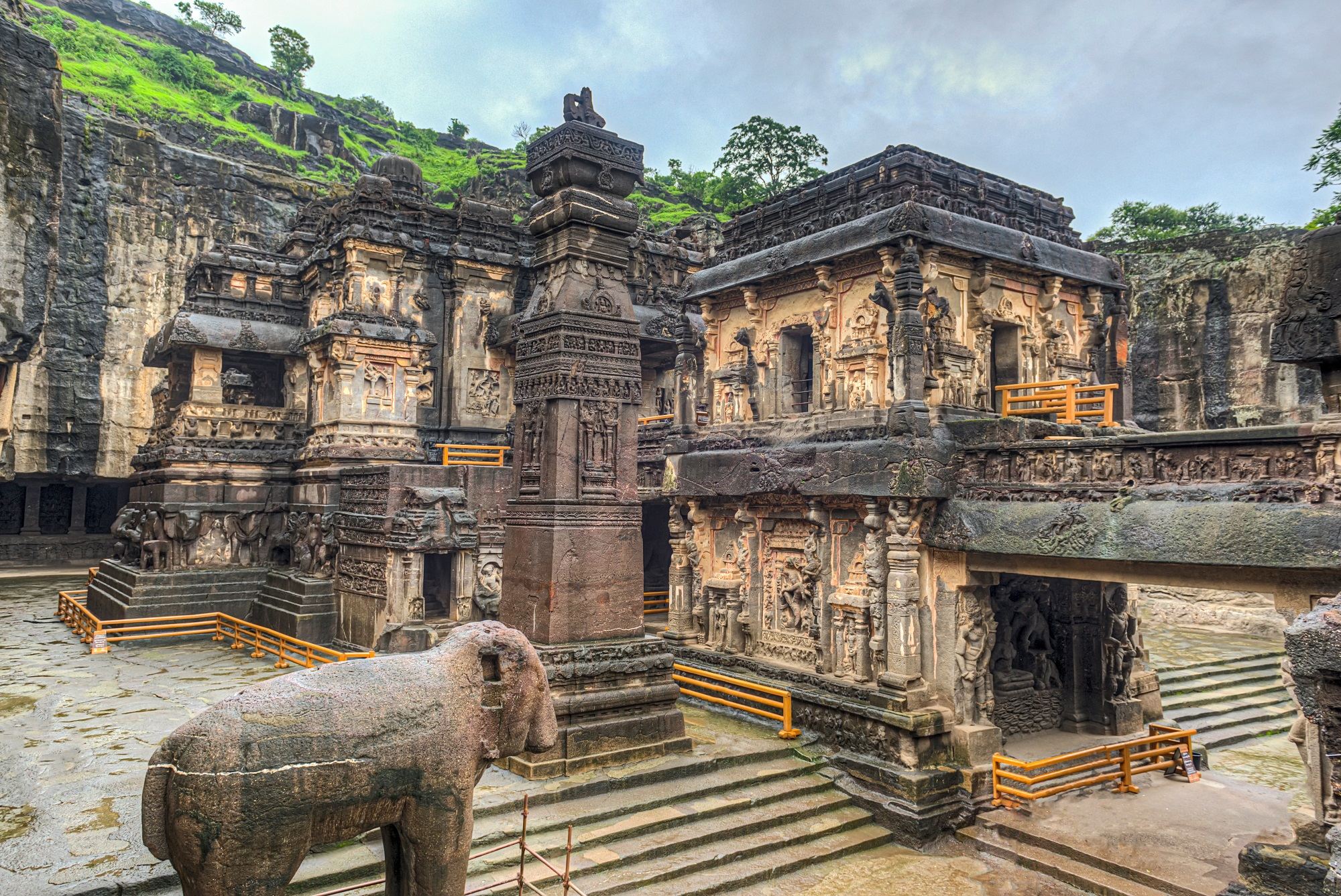 Da Mumbai: Tour giornaliero privato ad Ajanta ed Ellora con volo e ingresso inclusi