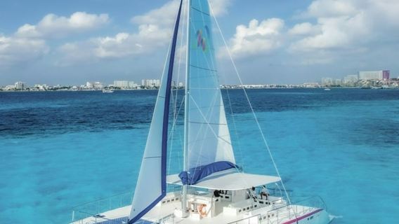 Isla Mujeres: tour in catamarano