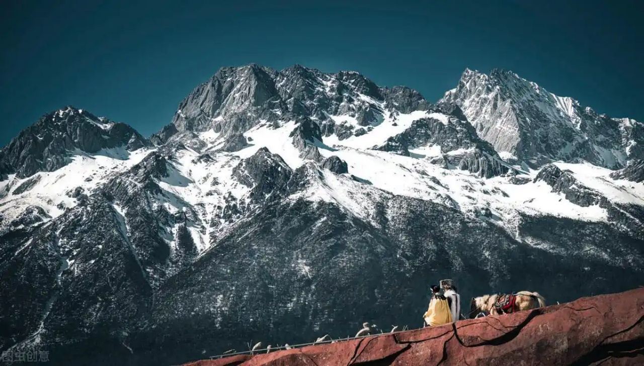 Jade Dragon (Yulong) Snow Mountain Golden Sunrise Private Tour for Foreign Tourists