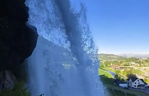 挪威卑爾根—努爾黑姆鬆小鎮+哈當厄峽灣【中文包車+諮詢優惠】