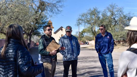 Recorrido patrimonial de Tubac con un guía local