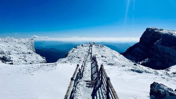 Kunming: pernottamento sul monte innevato di Jiaozi con escursione all'alba