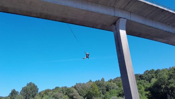 MELGAÇO: Pendular jump on the River Minho with Ruta Aventura.