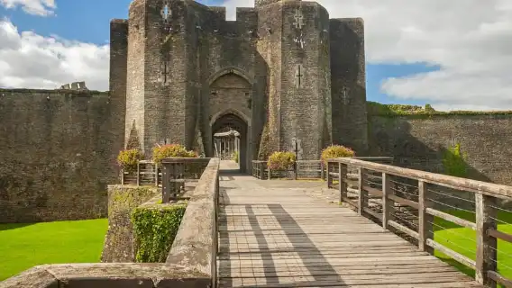 From Cardiff: Three Castles, Welsh Mountains & More Day Tour