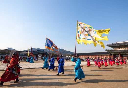 Seoul Gyeongbokgung Palace + Bukchon Hanok Village + Bugak Palgakjeong + Gwangjang Market half-day tour