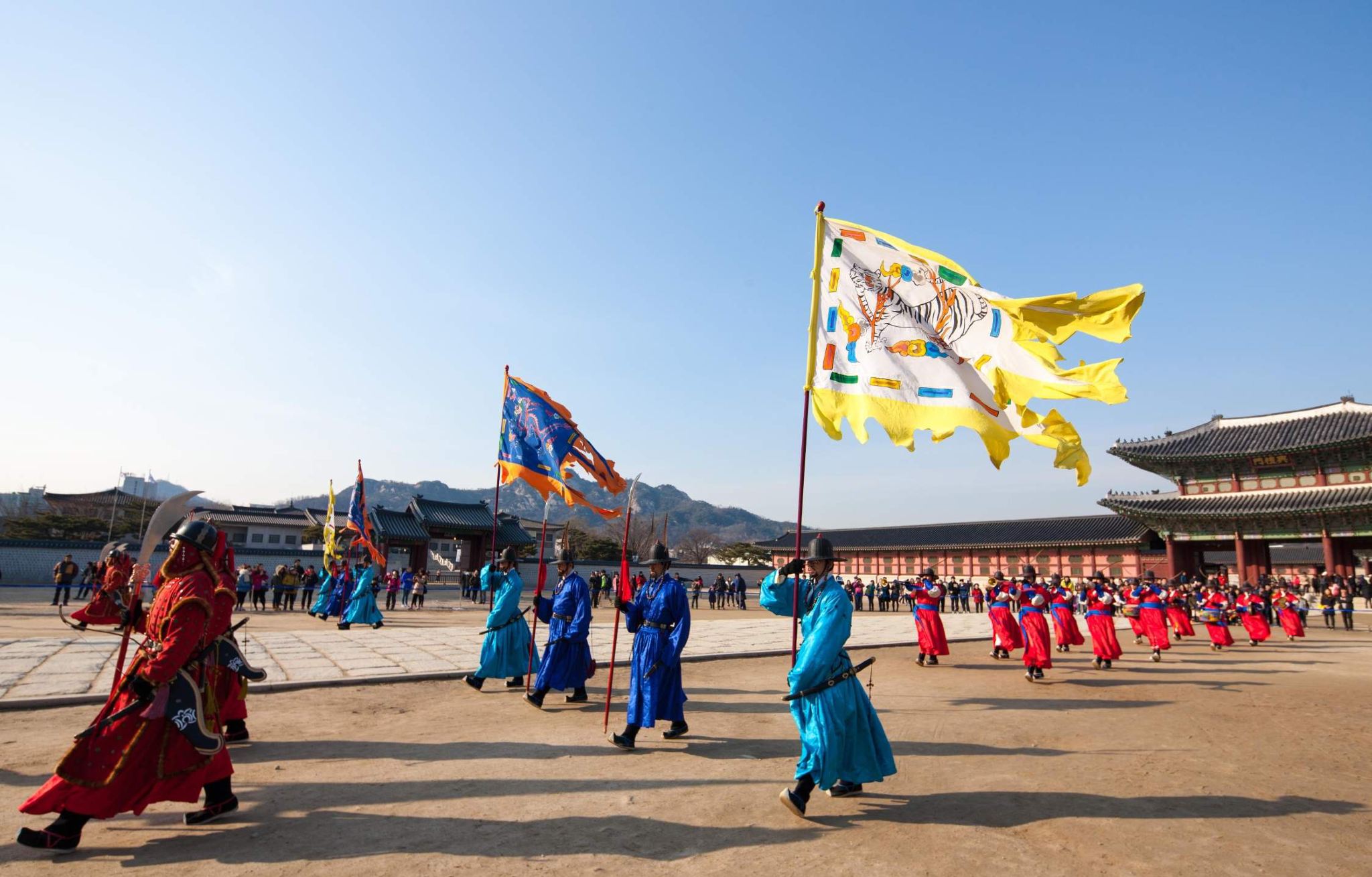 Tour giornaliero di mezza giornata a Seoul: Palazzo Gyeongbokgung, Bukchon, Padiglione ottagonale di Bugak e Mercato di Gwangjang