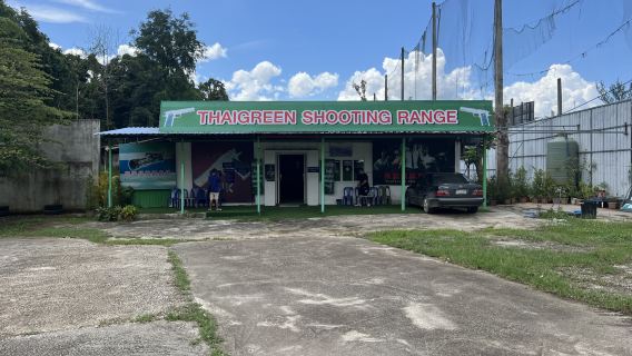 Experiencia de tiro con munición real en Thai Green Shooting Range de Chiang Mai