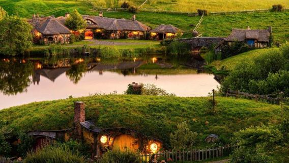 New Zealand Hobbiton™ Movie Set and Waitomo Caves 1-day tour (small group/with meal)