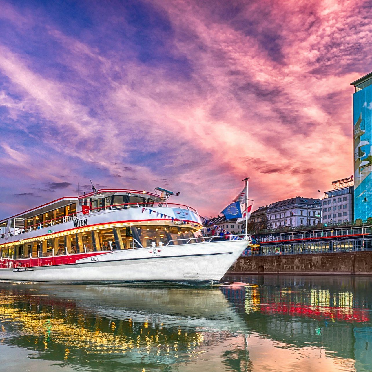 Vienna: Evening Danube River Cruise