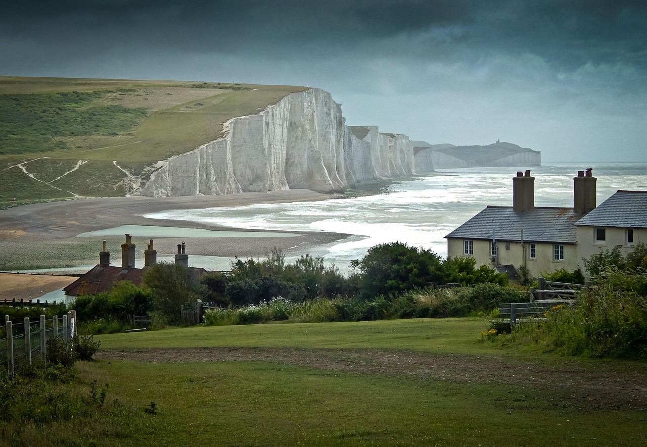 London Round-Trip One-Day In-Depth Private Chartered Tour to Seven Sisters Cliffs, Beachy Head & Brighton Beach