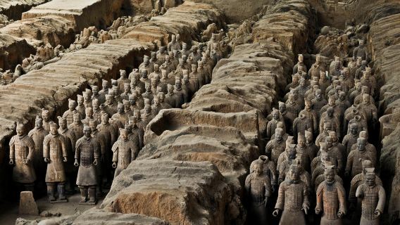 A one-day tour of Xi'an including the Terracotta Warriors and Huaqing Pool.