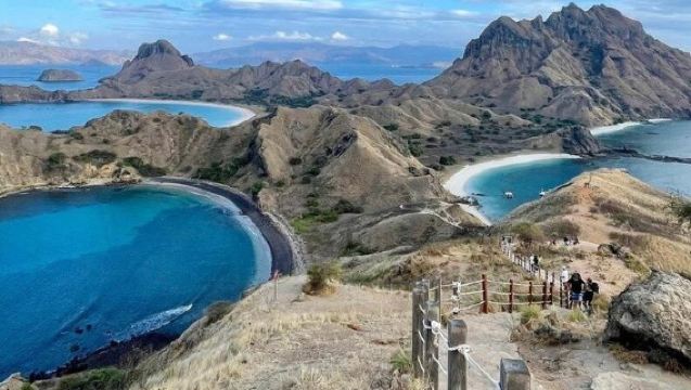 Early Morning Speedboat Tour to Komodo National Park 