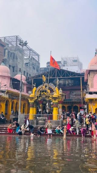 Full-Day Varanasi City, Temples and Sacred Ghats Tour