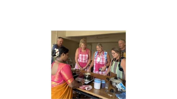 Mumbai: Indian Cooking Class & Cultural Delights