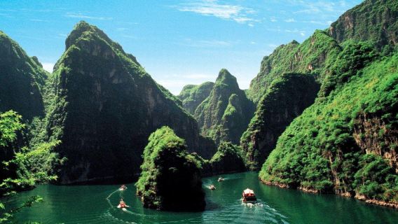 Zelfgeleide reis naar Longqing Gorge met privé Engelssprekende chauffeur