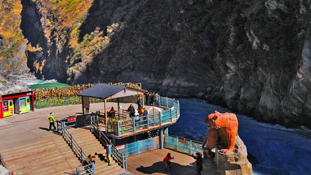 麗江+上虎跳峽+哈巴觀景苔+獨克宗古城一日遊【8人舒適小團】