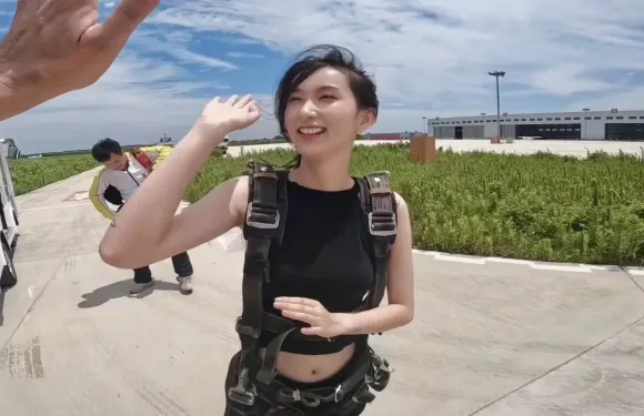 廣東羅定4000米高空雙人跳傘 【4000米自由落體+專業高清視頻拍攝+視頻剪輯】