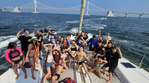 Genieße eine Yacht-Party in Busan mit KPOP-Musik, Yacht Jun/EDM