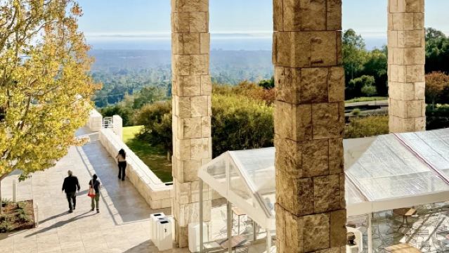 Top Pick: Private Charter Tour to Beverly Hills, Hollywood & The Getty in Los Angeles