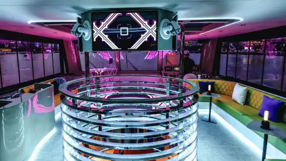 【上海遊艇租賃】上海外灘黃浦江豪華遊艇包船夜遊黃浦江120分鐘+圓桌海鮮姿造大餐+靜泊120分