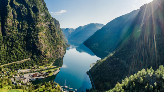 Voss, Norvegia + Crociera sul Nærøyfjord + Aurland + Ponte di osservazione + Pranzo + Tè mattutino