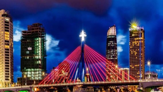 boottocht op de Han-rivier in Da Nang, Vietnam (Drakenboot) 176747