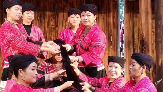 Guilin private guided day tour: Longji Rice Terraces + Jinkeng Rice Terraces + Huangluo Village of Yao Nationality