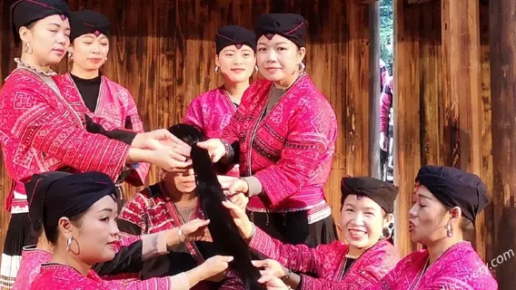 Guilin private guided day tour: Longji Rice Terraces + Jinkeng Rice Terraces + Huangluo Village of Yao Nationality