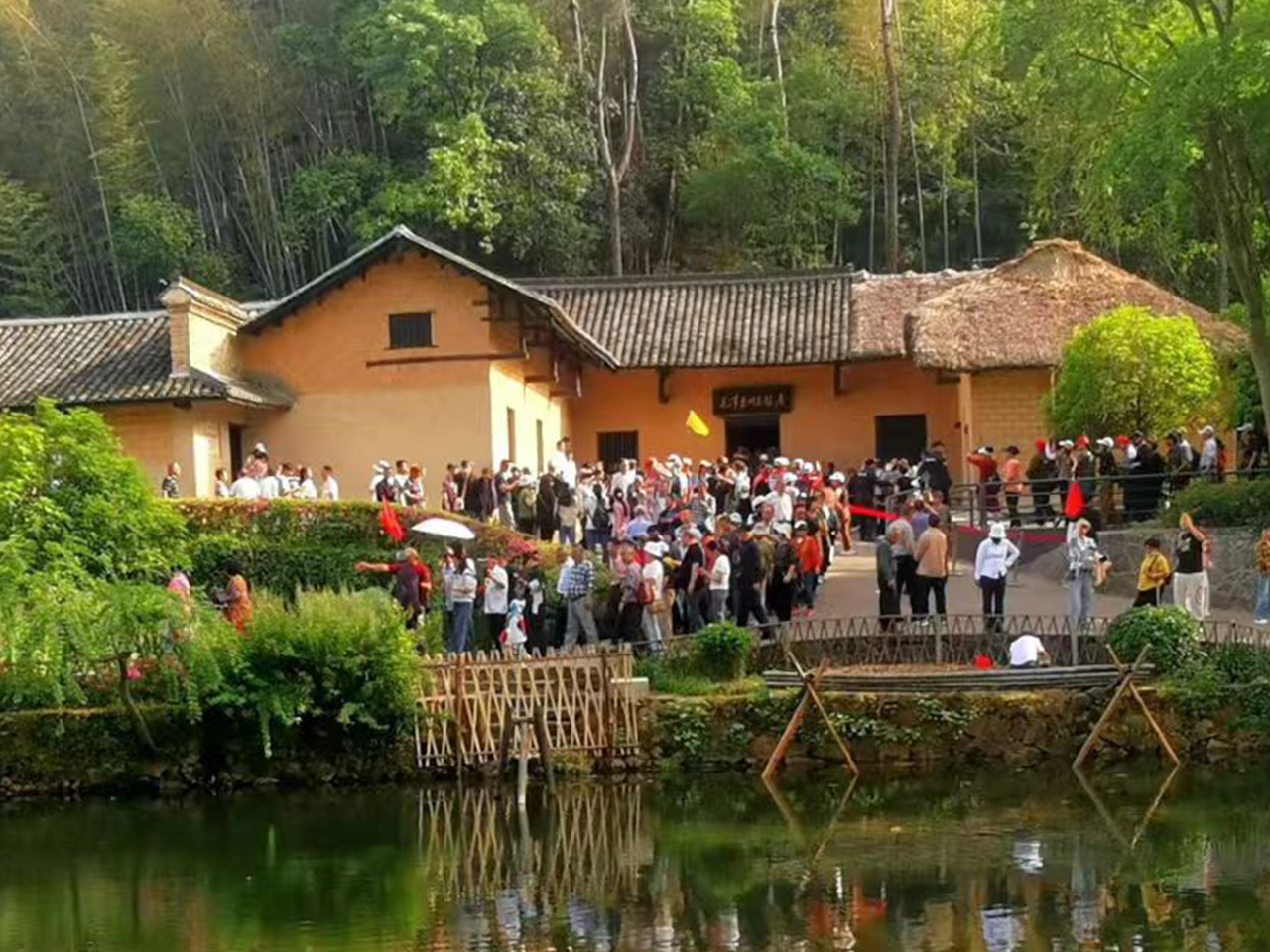 一價全包【Trip.com金牌導遊團】毛澤東故居+滴水洞+劉少奇故里