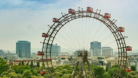 Vienna: Wurstelprater Amusement Park Exploration Game