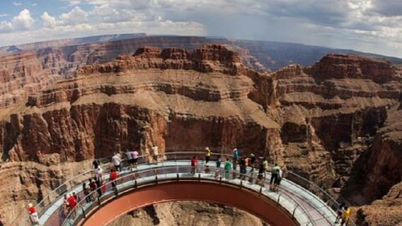 แกรนด์แคนยอนฝั่งตะวันตกและเขื่อนฮูเวอร์: ทัวร์พร้อมไกด์จากลาสเวกัส + ทางเดินลอยฟ้า (เลือกได้)