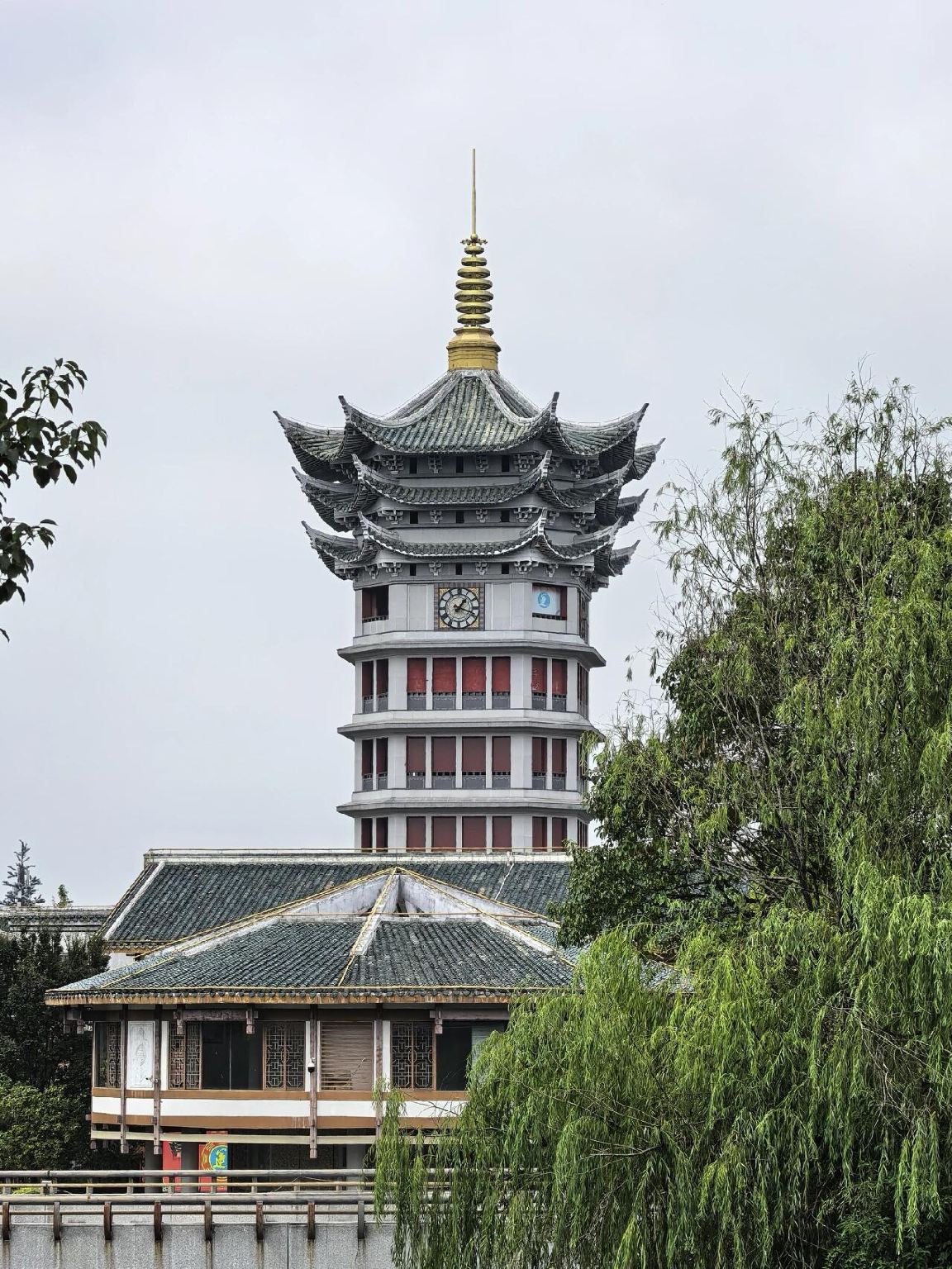 Tour di un giorno a Yingtan, Jiangxi: Montagna del Drago e della Tigre + Villaggio Senza Zanzare + Isola dei Fiori di Pesco con servizio in inglese/guida per l'escursione