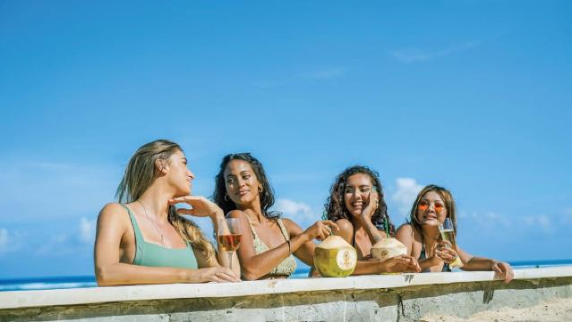 Bali/Nusa Dua: Accesso Giornaliero a CANNA Beachfront + Opzioni di Cibo e Bevande