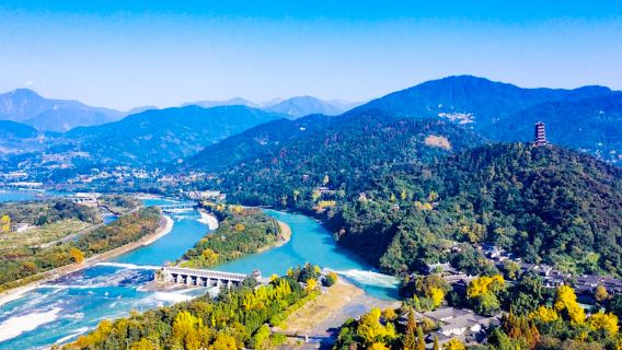 Qingcheng Dağı + Dujiangyan Şehri Günübirlik Turu ◆ 8 Kişilik Küçük Grup ◆ Tüm Biletler Dahil ◆ Nanqiao Gece Manzarası ve Mavi Gözyaşı