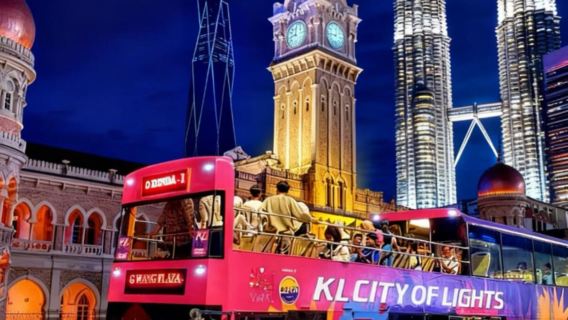 Tour notturno in bus hop-on hop-off a Kuala Lumpur | Guida in inglese + tour panoramico di 2 ore + punti di riferimento dorati della città di notte
