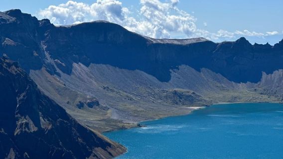 Musim Pecah Ais Gunung Changbai, Hanya 20 Hari Biru Kristal Setahun, Perjalanan Sehari Langsung ke Lereng Utara