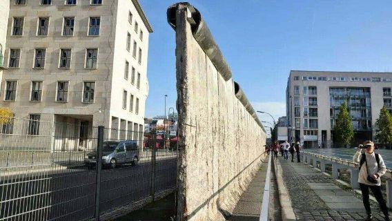 Jerman Berlin - Muzium Tembok Berlin - Checkpoint Charlie - Muzium Stasi - Sewaan Peribadi - Melancong