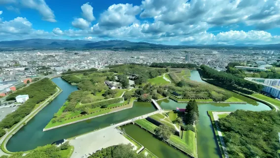 日本札幌函館＋朝市＋五稜郭公園＋八幡坂＋金森赤レンガ倉庫貸切チャーター 中国語/英語ドライバー
