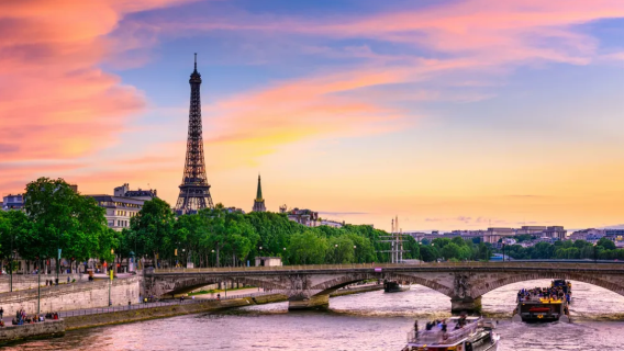 Sungai Seine Paris Perancis + Menara Eiffel + Katedral Notre Dame + Muzium Louvre (tidak termasuk tiket masuk)