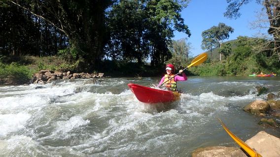 Chiang Dao District grottutforskning & Ping River kajakpaddling dagstur