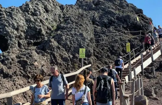 龐貝及維蘇威火山：免排隊門票 + 那不勒斯往返接送