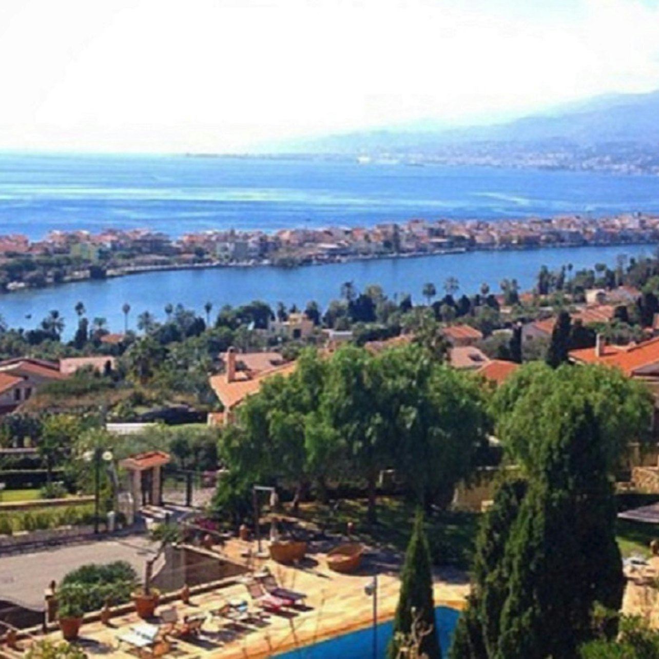 Roundtrip Shuttle Transfer from Messina to Taormina