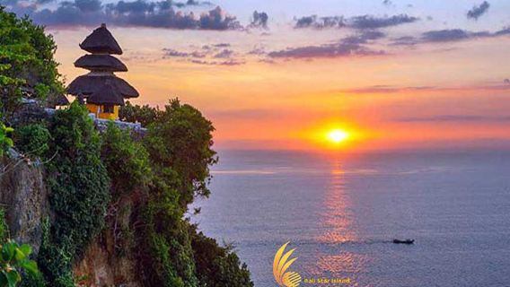 Experiencia del atardecer en Uluwatu, Bali: danza del fuego Kecak y cena en la playa de Jimbaran