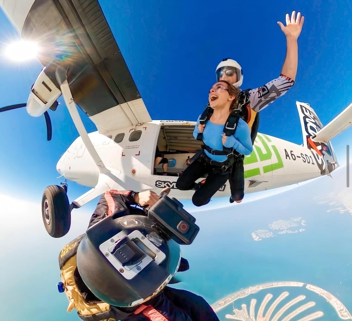 Dubai Skydive Dubai Experience [Palm Island Skydiving/Desert Skydiving/Coach-Assisted Jump/Professional Photography/Video & Photos/Chinese Customer Support/Optional Transfer]